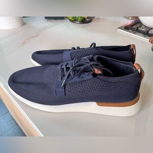 Wolf and Shepherd men casual sneakers size 13